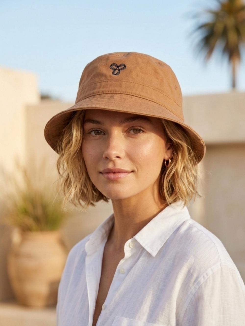 TNA ARITZIA "21 Edition Tan Logo Bucket Hat In "Caramel"